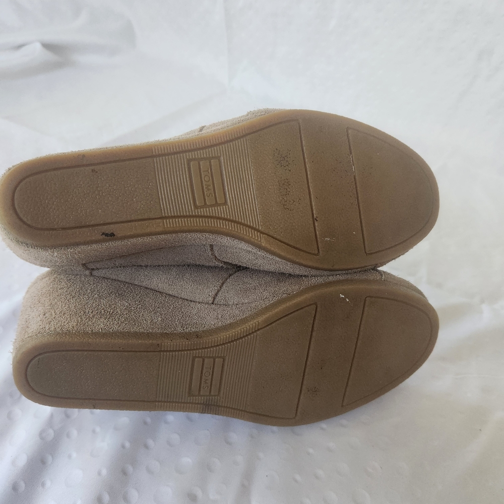 Toms Women's Tan Suede Ankle Boots - Picture 8 of 8